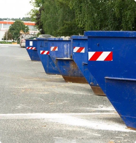 Containrar från MJM i Åtvidaberg för sortering och förvaring av farligt avfall